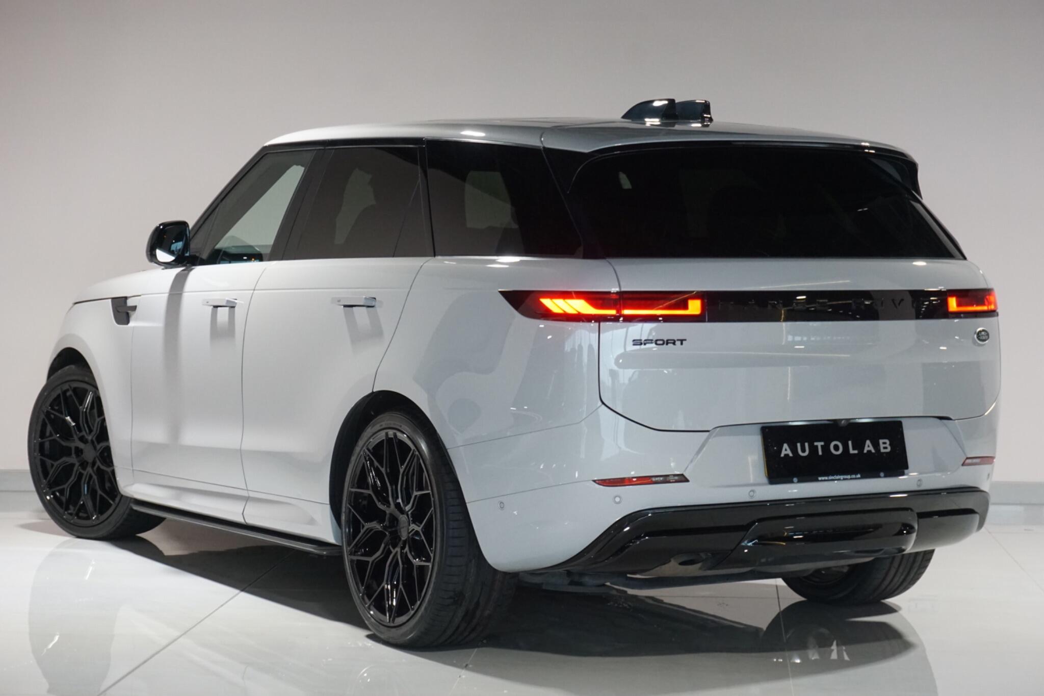 Land Rover Range Rover Sport 3.0 D300 MHEV Dynamic SE SUV 5dr Diesel Auto 4WD Euro 6 (s/s) (300 ps)